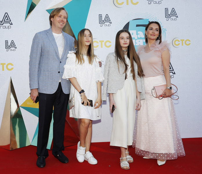 Таисия Маслякова с родителями и подругой