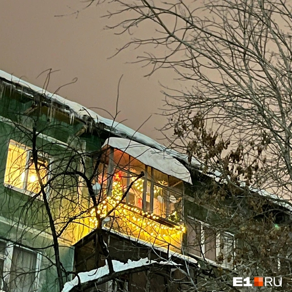 Яркий балкон можно увидеть в Юго-Западном районе | Источник: читатель E1.RU