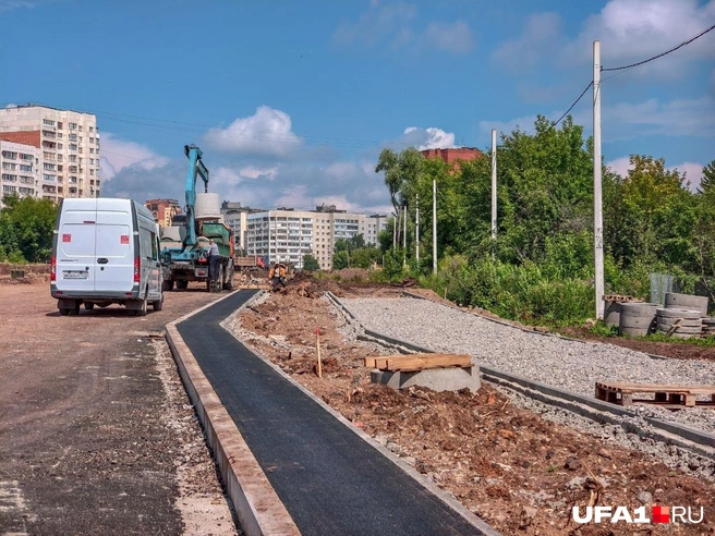 Коммуникации тоже кладут | Источник: Булат Салихов / UFA1.RU