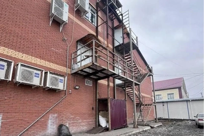 В Татарске упал грузовой лифт: 27-летний в больнице