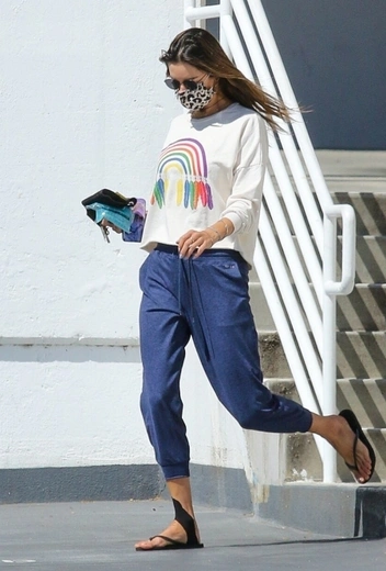 Алессандра Амбросио в Лос-Анджелесе | marieclaire.ru