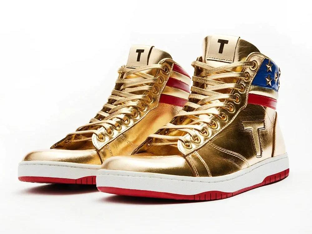 Дональд Трамп выпустил золотые кроссовки | Источник: gettrumpsneakers.com