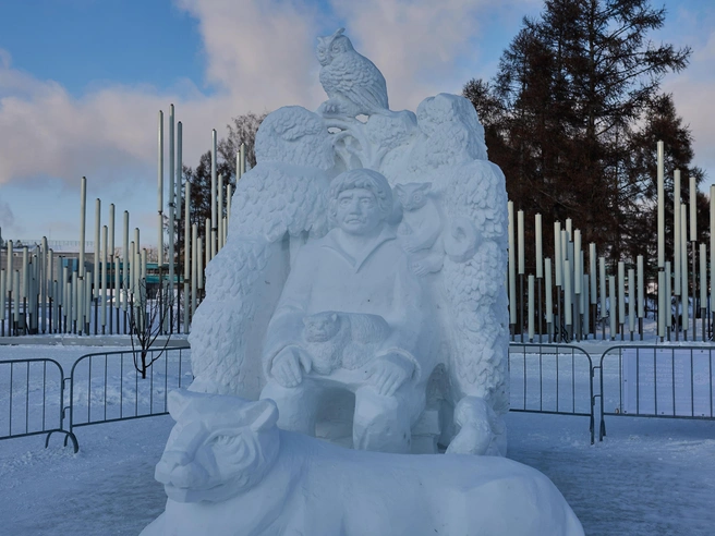 Новосибирская команда «Максимум» представила скульптуру «Мы сохраним только то, что любим». | Источник: Александр Ощепков / NGS.RU