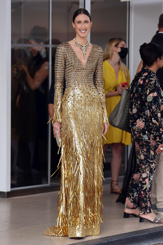 Золотая девочка: Анна Кливленд в платье Alberta Ferretti и колье Bvlgari на Каннском кинофестивале