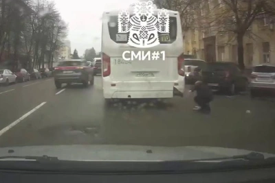 В Воронеже пассажирка выпала из маршрутки во время движения