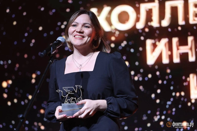 Директор Колледжа судостроения, информационных и прикладных технологий Марина Добрякова с наградой в номинации «Профессиональное училище/колледж года»