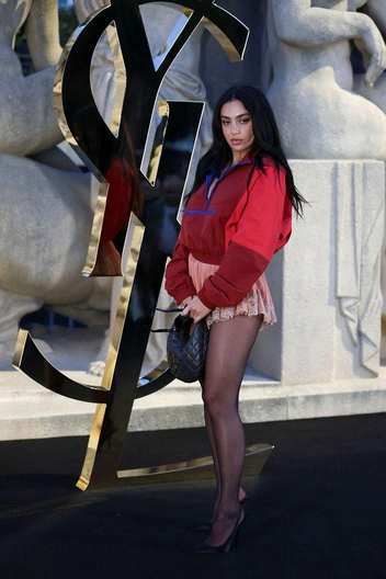 Charli XCX на шоу Saint Laurent осень-зима 2026