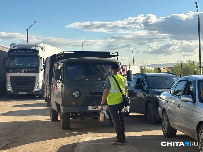 «Да на хрен оно мне надо!» Как волонтеры в Забайкалье спустились в бензиновый ад | Источник: Егор Захаров / CHITA.RU