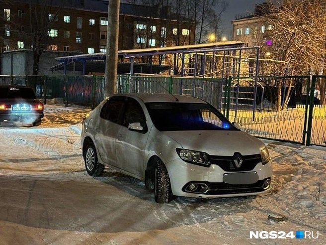 И еще один водитель на газоне | Источник: подписчик телеграм-канала NGS24.RU