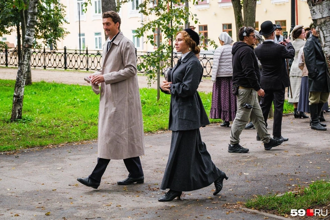 Михаила Романова сыграл Иван Колесников, Наталью Брасову&nbsp;— Екатерина Гусева | Источник: Калмаков Тимофей / 59.RU
