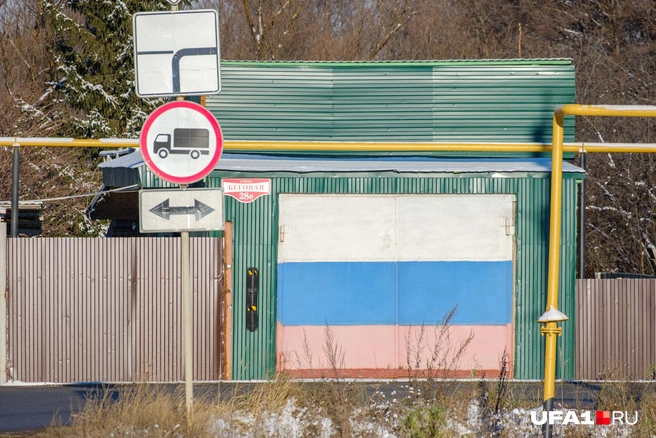 Патриотичный гараж | Источник: Булат Салихов / UFA1.RU