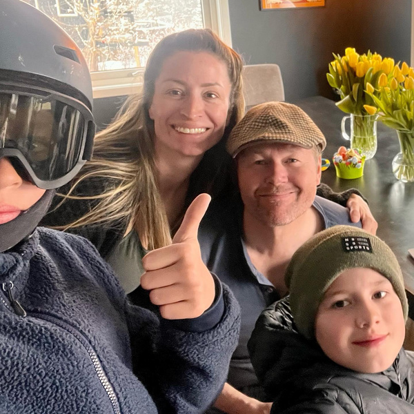  Ребекка Лоос с семьей 