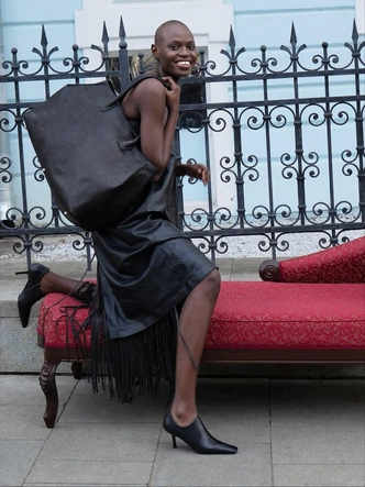 Сумка, в которую поместится все, что нужно этой зимой: 9 лучших макси-моделей от российских брендов Сумка, в которую поместится все, что нужно этой зимой: 9 лучших макси-моделей от российских брендов