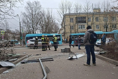 В Пушкине внедорожник сбил людей на тротуаре