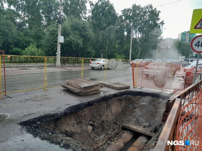 Около домов на Советской вновь разрыли дорогу | Источник: читательница НГС Антонина