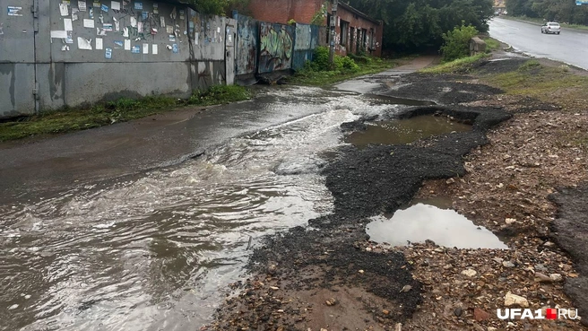Зато есть повод обратить внимание на состояние тротуаров | Источник: Екатерина Чижик / UFA1.RU