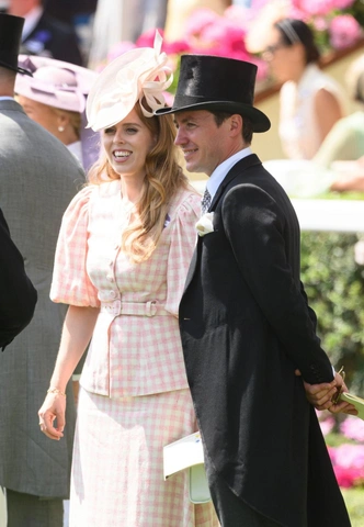Принцесса Беатрис и Эдоардо Мапелли-Моцци посещают скачки Royal Ascot 2025, 17 июня. 