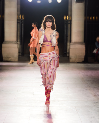 Джинсы с низкой посадкой и металлической вышивкой из коллекции Isabel Marant — главный мастхэв следующей весны