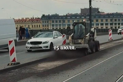 На Литейном мосту начали снимать асфальт: первый этап ремонта