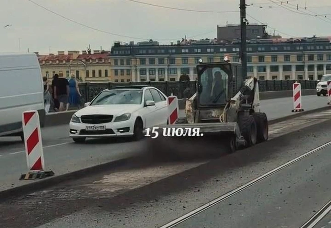 На Литейном мосту снимают асфальт: первый этап ремонта и ограничений | Источник: Мосты Петербурга