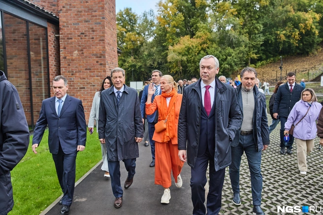 На открытие приехала делегация официальных лиц | Источник: Александр Ощепков / NGS.RU