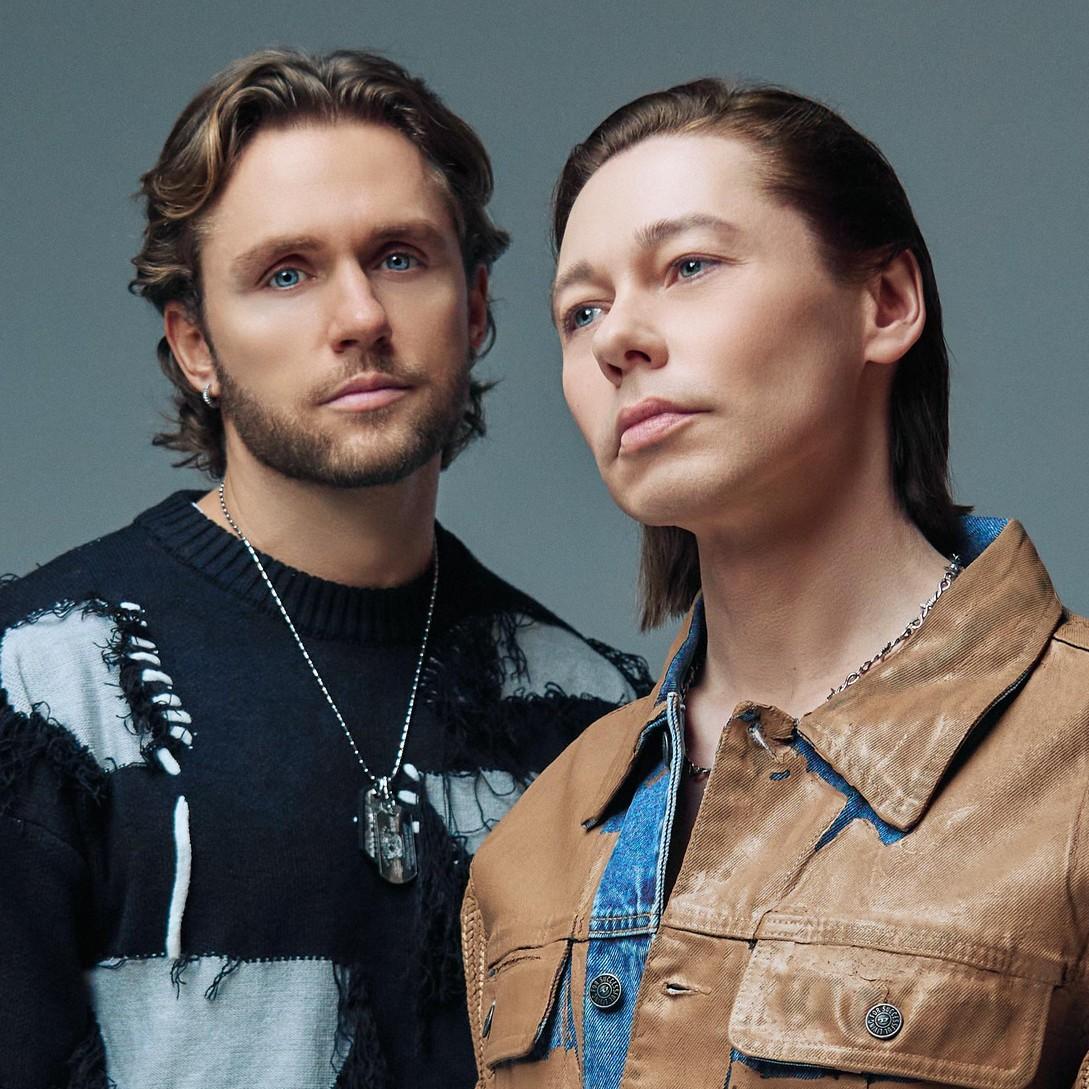 Группа «БИС» воссоединилась спустя 17 лет, но солисты уже не те мальчики: новые фото Влада Соколовского и Дмитрия Бикбаева