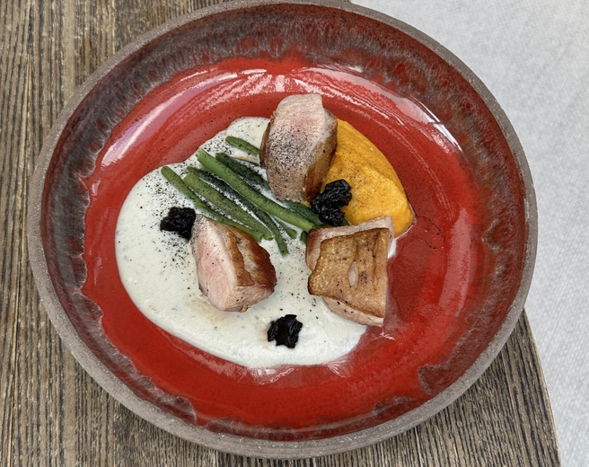 Сочная уточка подается со стручковой фасолью, пюре из тыквы и соусом «Горгонзола» | Источник: CULTA bistronomic