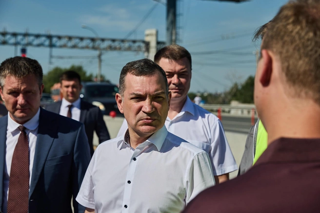 Мэр Максим Кудрявцев поставил задачу завершить ремонтные работы на мосту до 1 октября | Источник: Александр Ощепков / NGS.RU