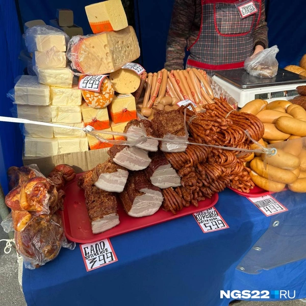 Здесь же можно было купить сыр и молочку | Источник: Полина Шевчукова / NGS22.RU