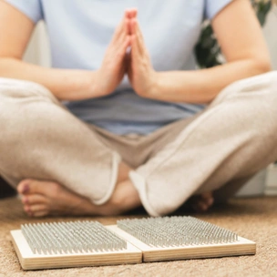 Почему все начали стоять на гвоздях, и правда ли эта практика полезна для здоровья