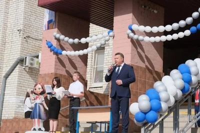 Последний звонок для 1830 одиннадцатиклассников Астрахани