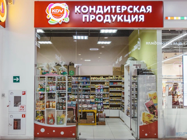 Для любителей сладкого работает небольшой магазин. | Источник: Артем Бауман / 76.RU