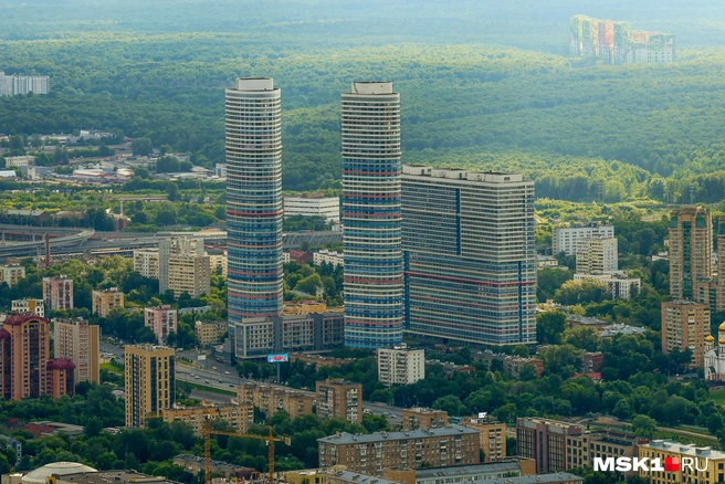 Примечательные овальные небоскребы жилого комплекса на проспекте Мира | Источник: Артем Устюжанин / MSK1.RU