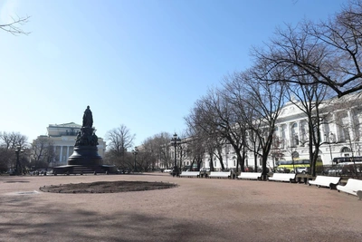 Сады и парки Петербурга закрыли на просушку раньше срока