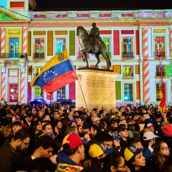 Венесуэльцы, вышедшие на празднование в Мадриде | Источник: Bernat Armangue / Associated Press