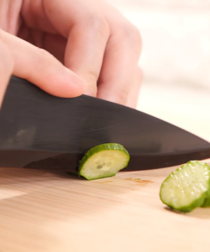 Блогер показывает, как сделать острейший шоколадный нож своими руками (видео)