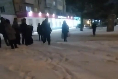 В Тюмени подростки едва не подрались, конфликт попал на видео