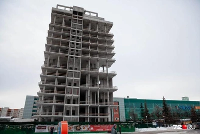В Тюмени разбирают высотку-долгострой возле ЦУМа