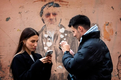 Sexologist Reveals Dark Side of Dating Apps as Marketplace