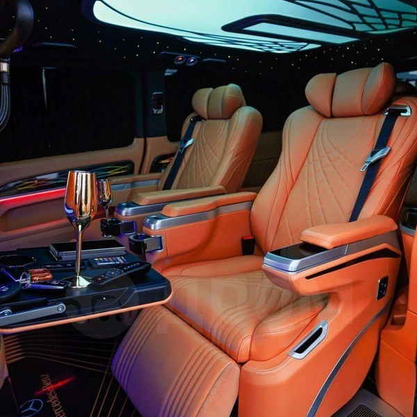 Кресла-трансформеры, звездное небо на полотке — все для VIP-покатушек | Источник: Drom.ru