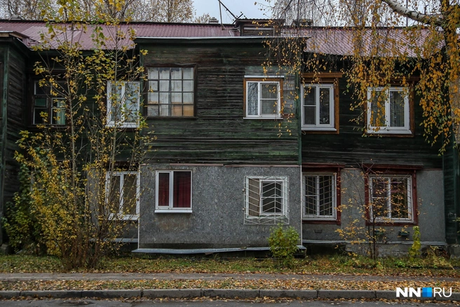 Осень украшает квартал, но ее одной мало | Источник: Наталья Бурухина / NN.RU