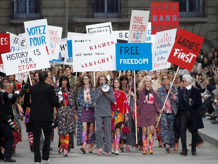 «Протест» на показе Chanel 2014