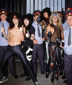 История одной фотографии: Mötley Crüe и московская милиция, 1989