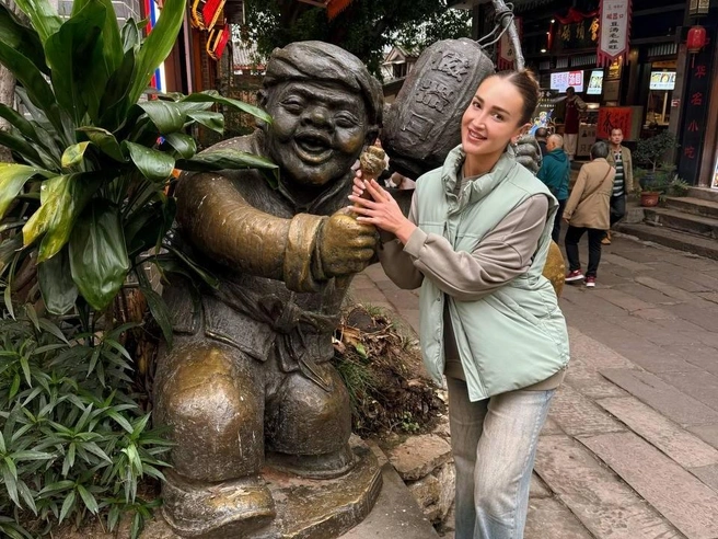 Ольга Бузова наслаждается красотами Китая, но жалуется, что вставать приходится в 5 утра | Источник: Бузова / T.me