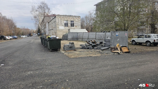 Бордюры убрали сюда пока | Источник: Дарья Никитченко / 45.RU