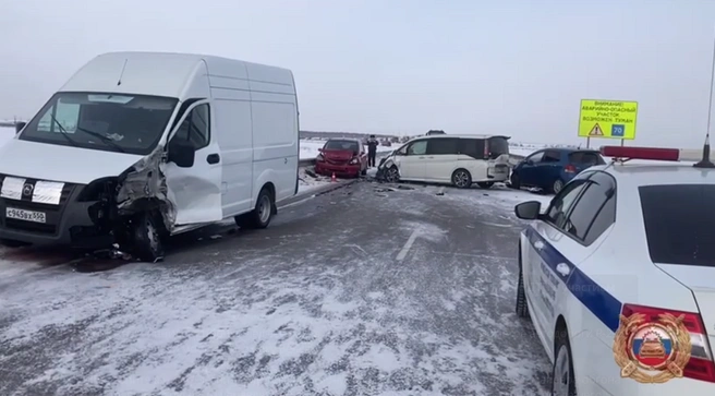 Два человека пострадали в массовом ДТП в Усольском районе: видео | Источник: ГУ МВД России по Иркутской области