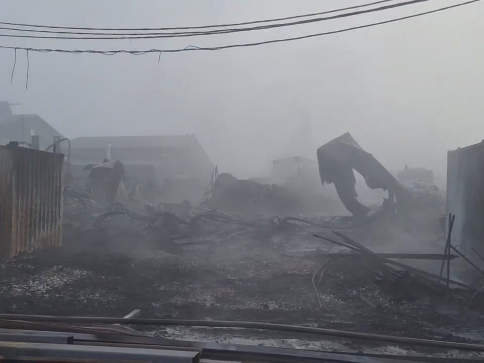 Пожар на лакокрасочном заводе локализовали