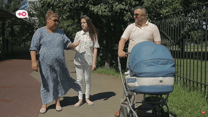 Беременна в 45 лет: мать из Душанбе решает рожать в эфире, несмотря на гулящего мужа