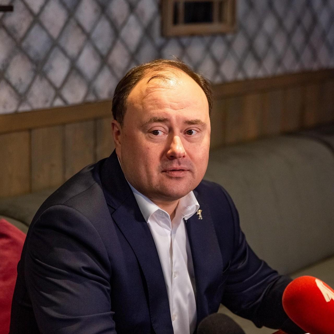 <p>Артем Молчанов </p>