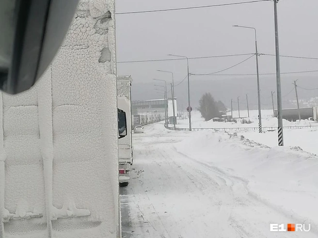 На месте растянулась пробка | Источник: читатель E1.RU